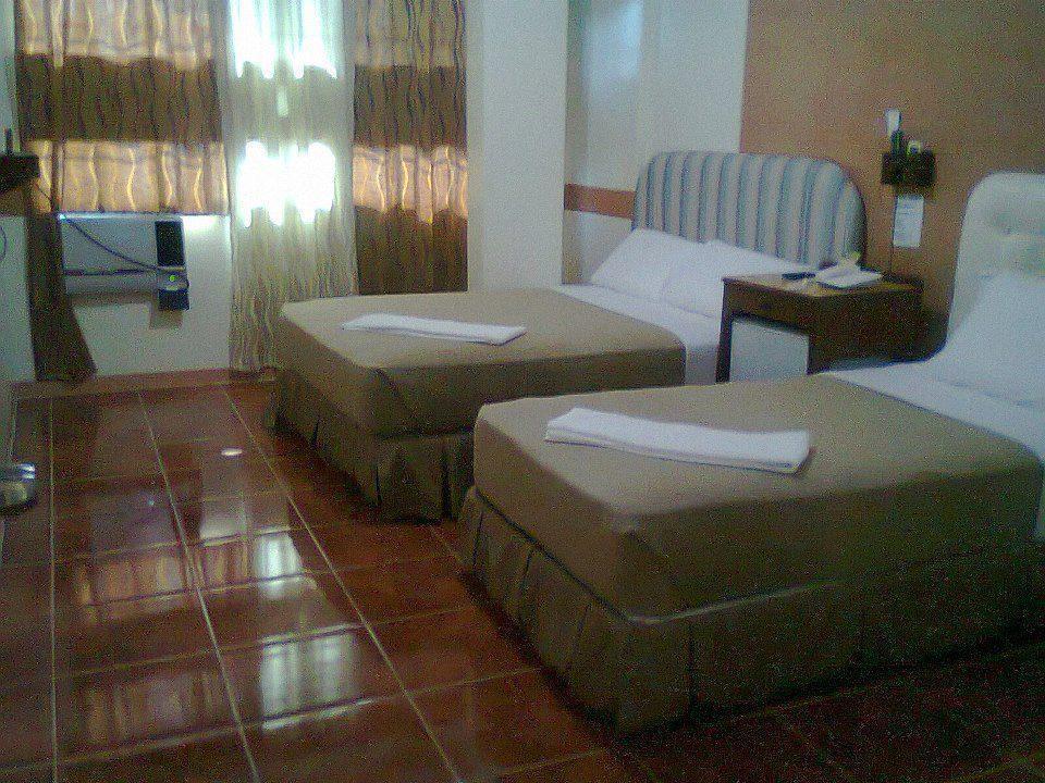 Golden Stallion Suites คากายันเดโอโร ภายนอก รูปภาพ