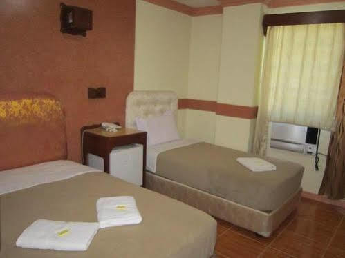 Golden Stallion Suites คากายันเดโอโร ภายนอก รูปภาพ